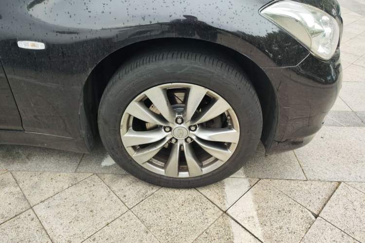 Used Infiniti Q70 2013 Q70L 2.5L Elegance Edition Right Front Wheel Hub