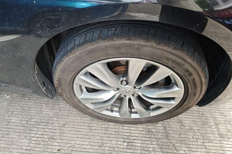 Used Infiniti Q70 2013 Q70L 2.5L Elegance Edition Right Front Wheel Hub