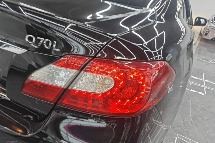 Used Infiniti Q70 2013 Q70L 2.5L Comfort Edition Right Rear Taillight