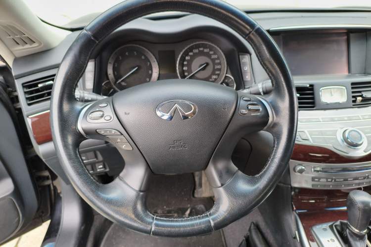 Used Infiniti Q70 2013 Q70L 2.5L Elegance Edition Steering Wheel