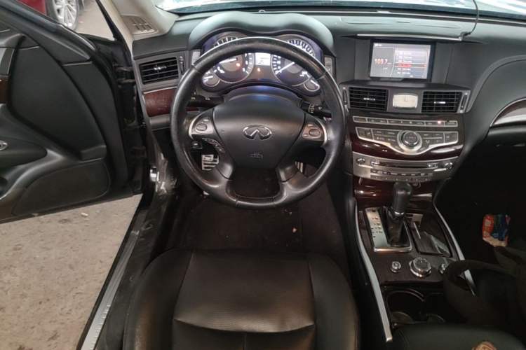 Used Infiniti Q70 2013 Q70L 2.5L Elegance Edition Steering Wheel