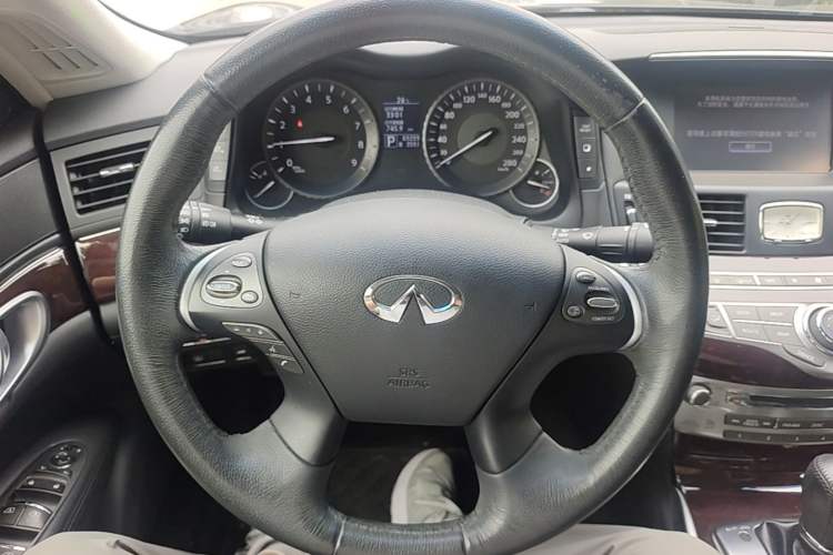 Used Infiniti Q70 2013 Q70L 2.5L Elegance Edition Steering Wheel