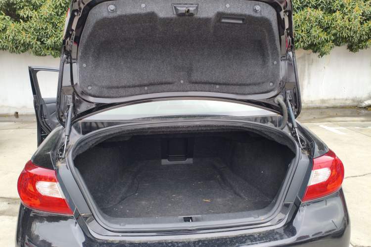 Used Infiniti Q70 2013 Q70L 2.5L Elegance Edition Trunk