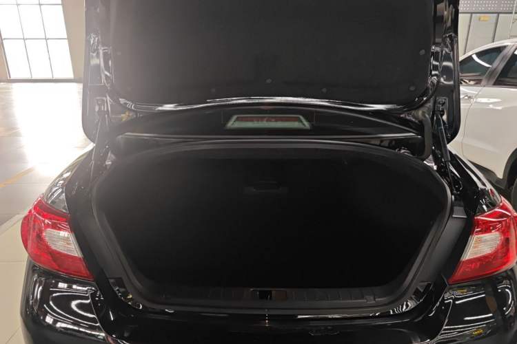 Used Infiniti Q70 2013 Q70L 2.5L Elegance Edition Trunk