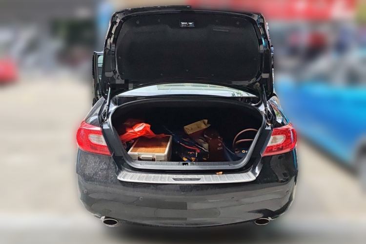 Used Infiniti Q70 2013 Q70L 2.5L Elegance Edition Trunk