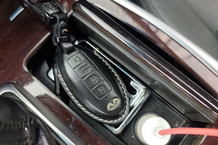 Used Infiniti Q70 2013 Q70L 2.5L Elegance Edition Vehicle Key