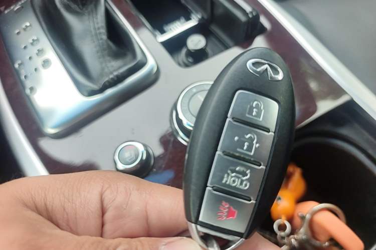 Used Infiniti Q70 2013 Q70L 2.5L Elegance Edition Vehicle Key