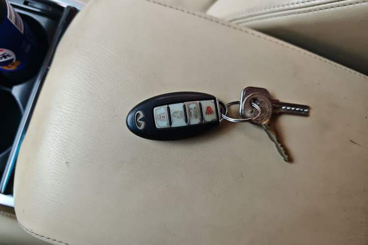 Used Infiniti Q70 2013 Q70L 2.5L Elegance Edition Vehicle Key