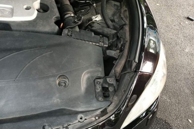 Used Infiniti Q70 2013 Q70L 2.5L Elegance Edition Engine Bay Left