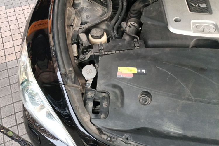 Used Infiniti Q70 2013 Q70L 2.5L Elegance Edition Engine Bay Right