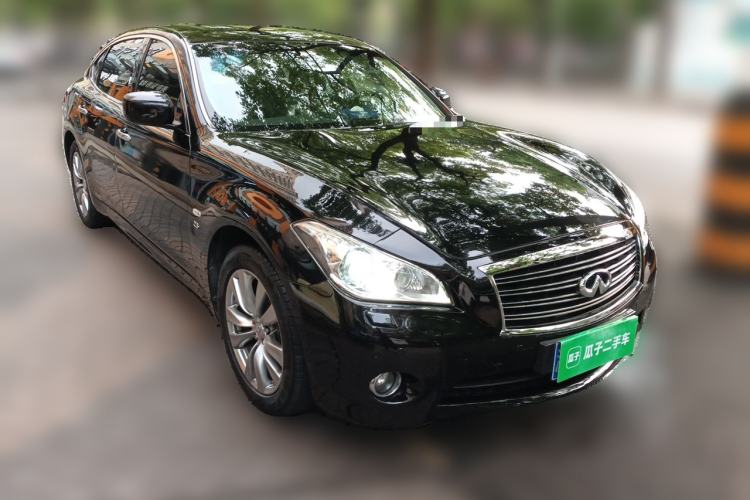 Used Infiniti Q70 2013 Q70L 2.5L Elegance Edition Front Right 45 Deg