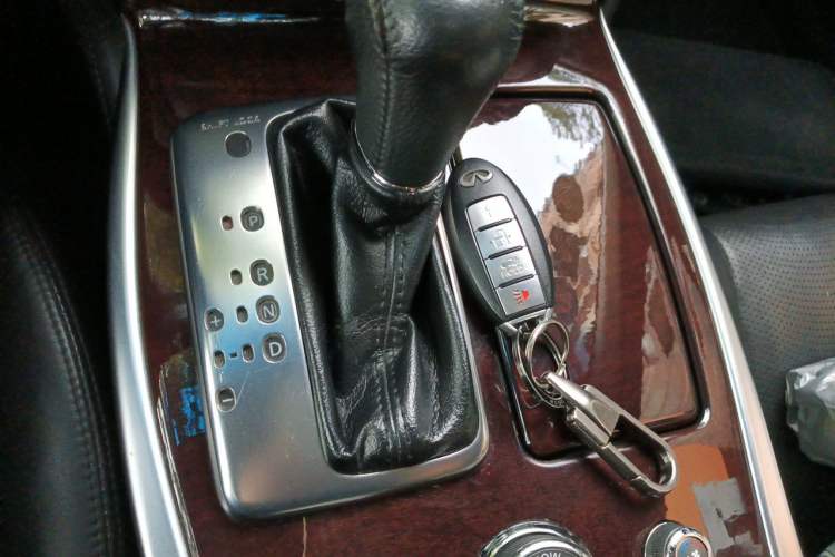 Used Infiniti Q70 2013 Q70L 2.5L Elegance Edition Gear Lever