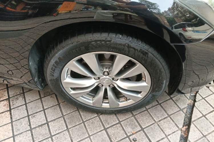 Used Infiniti Q70 2013 Q70L 2.5L Elegance Edition Right Front Wheel Hub