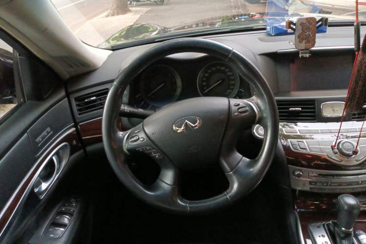 Used Infiniti Q70 2013 Q70L 2.5L Elegance Edition Steering Wheel