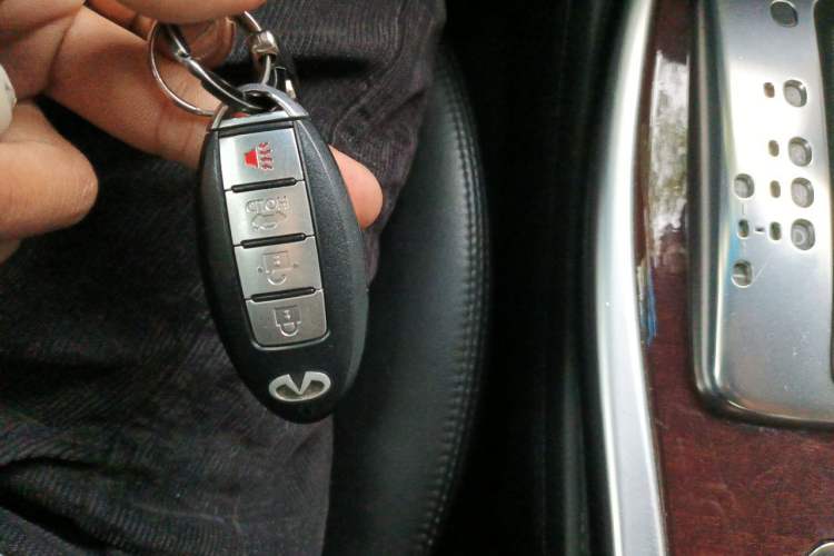 Used Infiniti Q70 2013 Q70L 2.5L Elegance Edition Vehicle Key