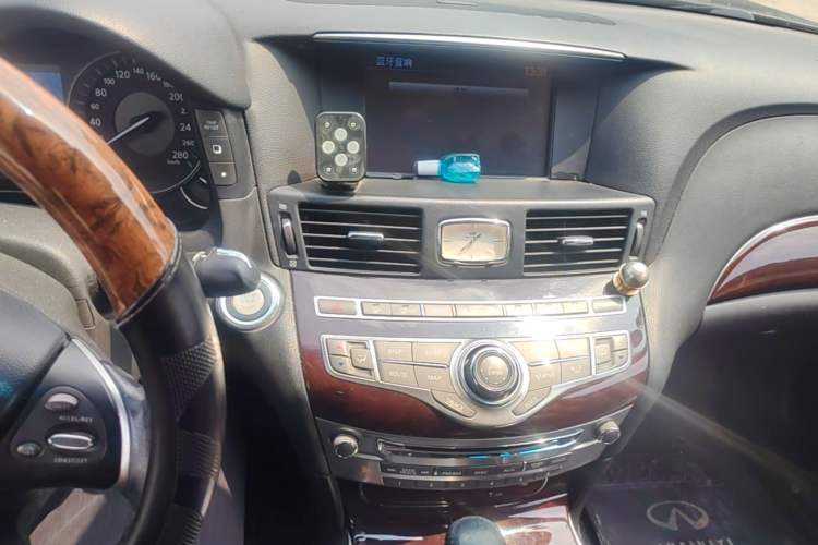 Used Infiniti Q70 2013 Q70L 2.5L Luxury Edition Audio And AC Panel