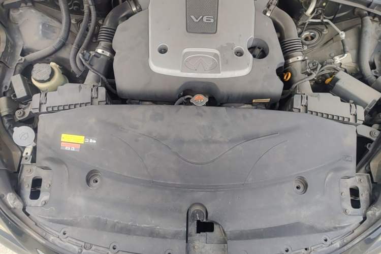 Used Infiniti Q70 2013 Q70L 2.5L Luxury Edition Engine Bay
