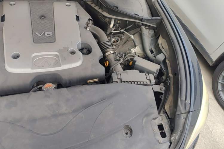 Used Infiniti Q70 2013 Q70L 2.5L Luxury Edition Engine Bay Left