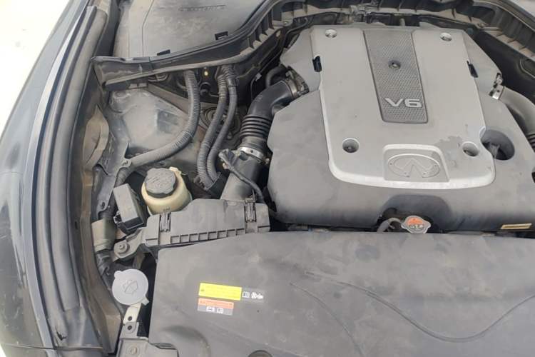 Used Infiniti Q70 2013 Q70L 2.5L Luxury Edition Engine Bay Right