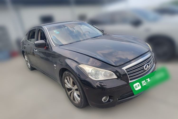Used Infiniti Q70 2013 Q70L 2.5L Luxury Edition Front Right 45 Deg