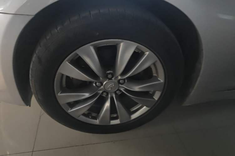 Used Infiniti Q70 2013 Q70L 2.5L Comfort Edition Left Front Wheel Hub