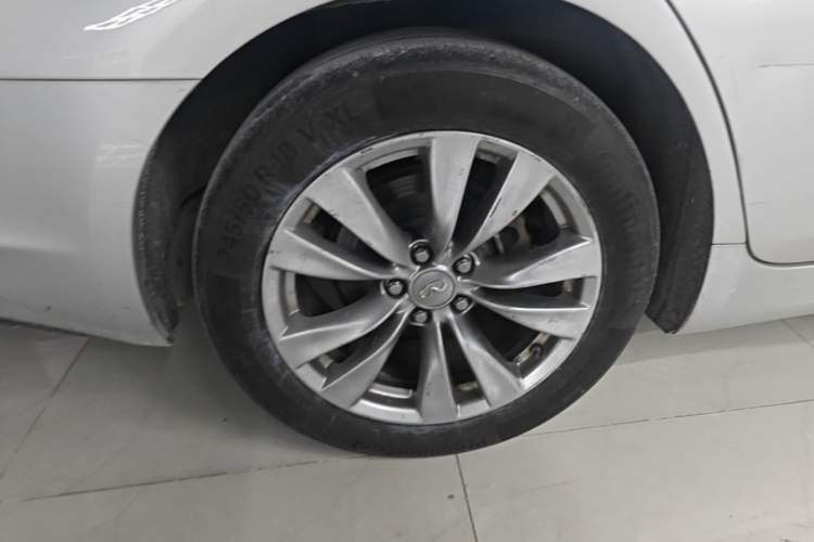 Used Infiniti Q70 2013 Q70L 2.5L Comfort Edition Right Rear Wheel Hub