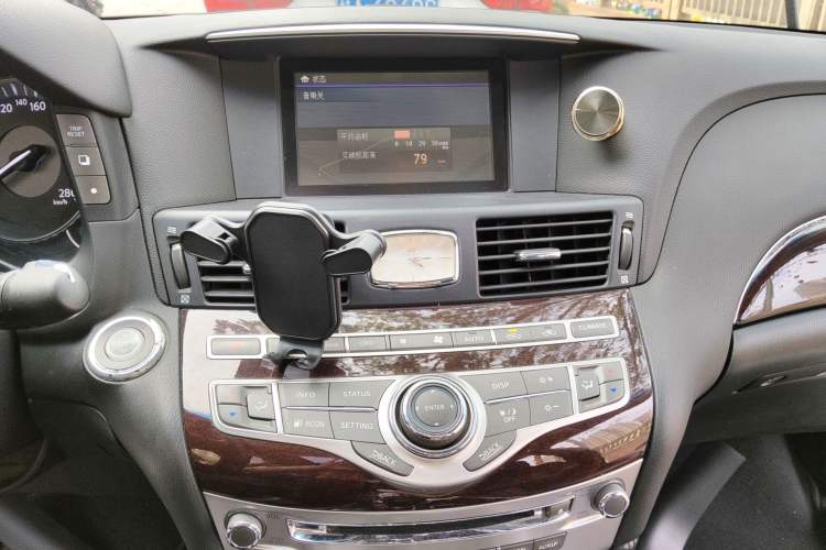 Used Infiniti Q70 2013 Q70L 2.5L Comfort Edition Audio And AC Panel