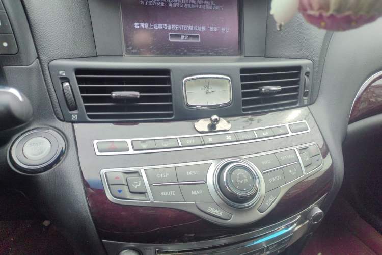 Used Infiniti Q70 2013 Q70L 2.5L Comfort Edition Audio And AC Panel