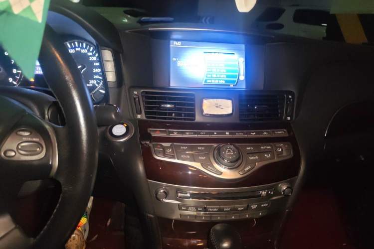 Used Infiniti Q70 2013 Q70L 2.5L Elegance Edition Audio And AC Panel