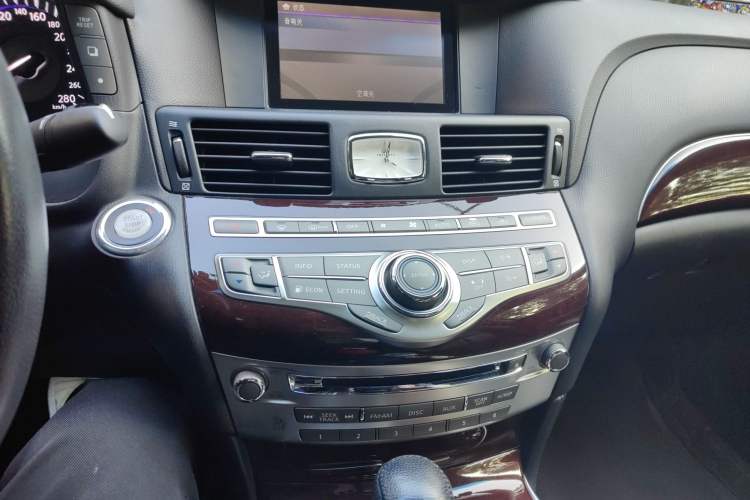 Used Infiniti Q70 2013 Q70L 2.5L Comfort Edition Audio And AC Panel