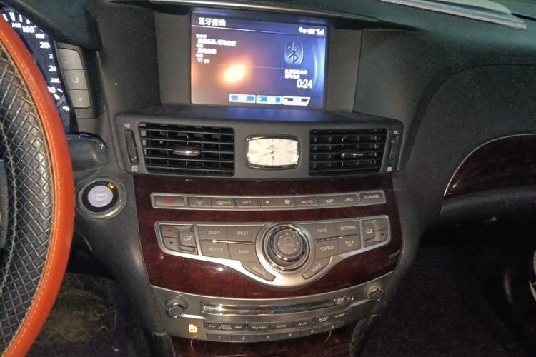 Used Infiniti Q70 2013 Q70L 2.5L Elegance Edition Audio And AC Panel