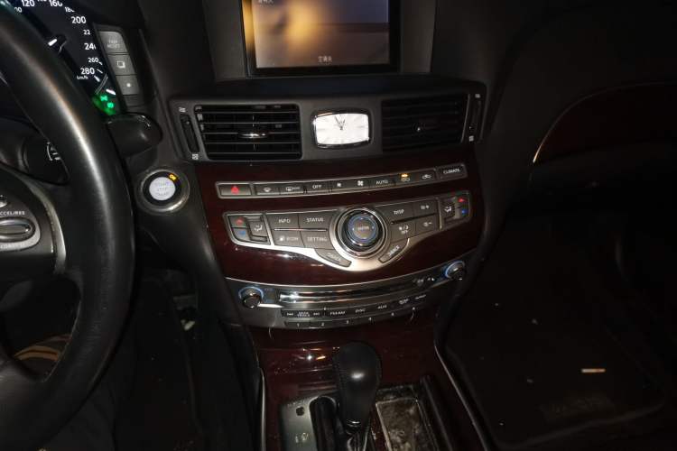 Used Infiniti Q70 2013 Q70L 2.5L Comfort Edition Audio And AC Panel