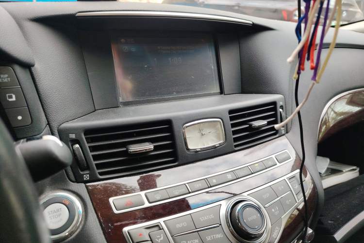 Used Infiniti Q70 2013 Q70L 2.5L Comfort Edition Audio And AC Panel