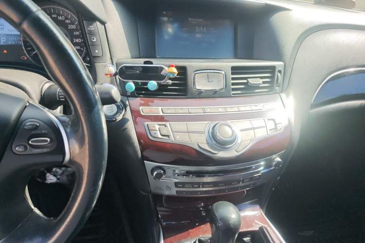 Used Infiniti Q70 2013 Q70L 2.5L Comfort Edition Audio And AC Panel