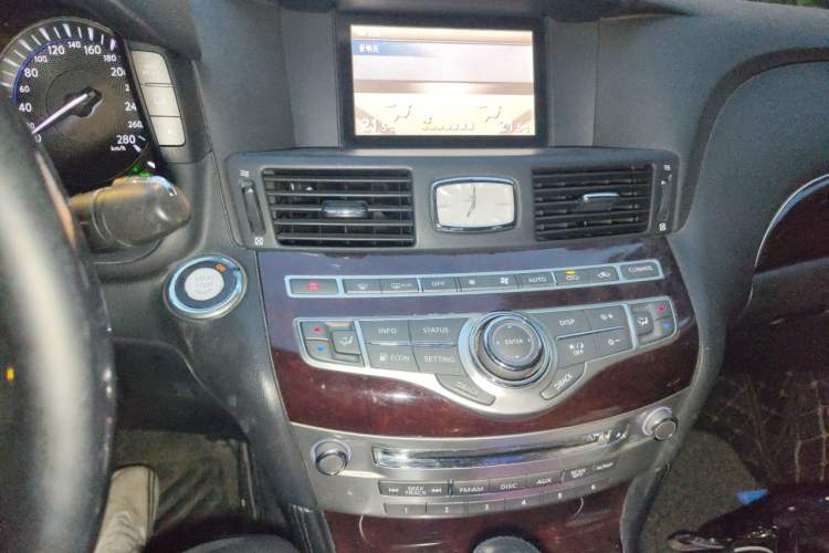 Used Infiniti Q70 2013 Q70L 2.5L Comfort Edition Audio And AC Panel