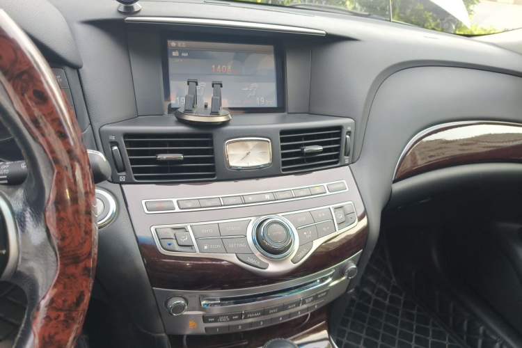 Used Infiniti Q70 2013 Q70L 2.5L Comfort Edition Audio And AC Panel
