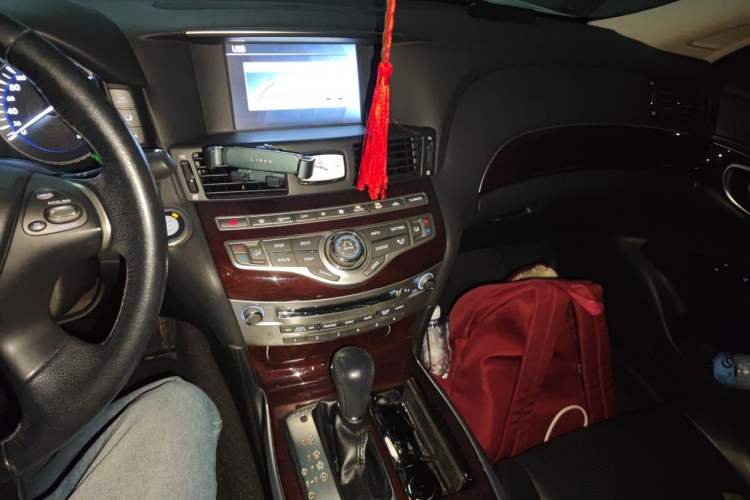 Used Infiniti Q70 2013 Q70L 2.5L Comfort Edition Audio And AC Panel