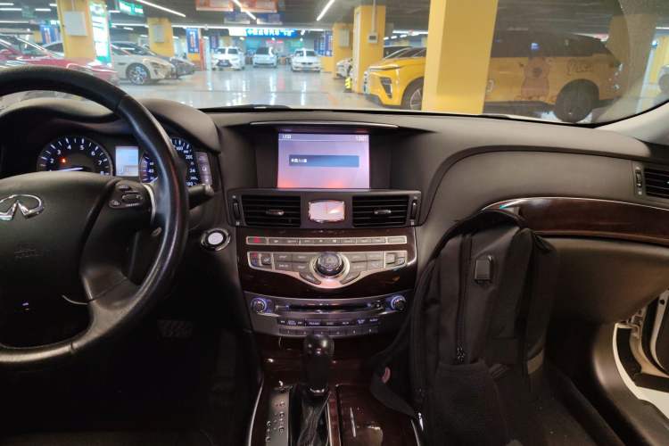Used Infiniti Q70 2013 Q70L 2.5L Elegance Edition Audio And AC Panel