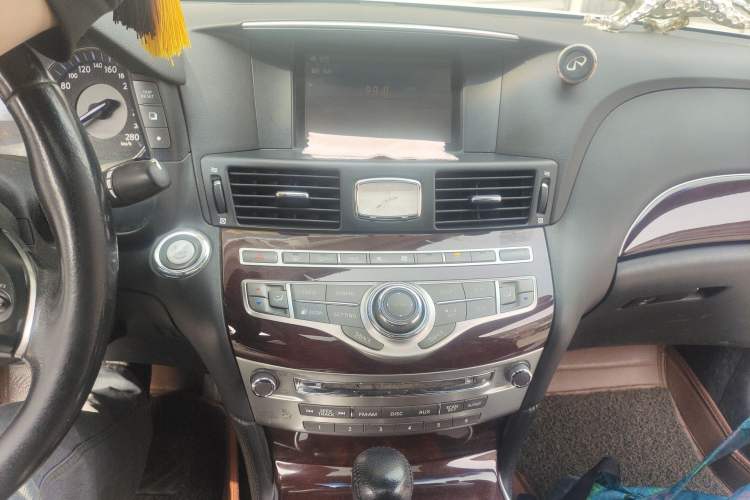 Used Infiniti Q70 2013 Q70L 2.5L Comfort Edition Audio And AC Panel