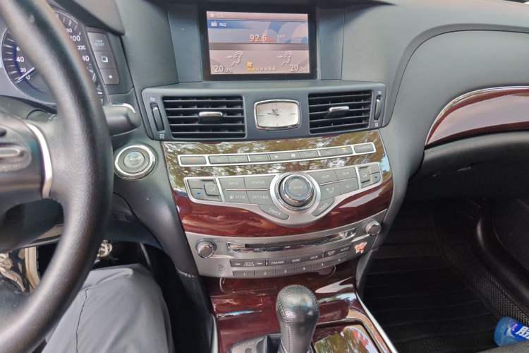 Used Infiniti Q70 2013 Q70L 2.5L Comfort Edition Audio And AC Panel