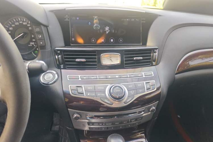 Used Infiniti Q70 2013 Q70L 2.5L Comfort Edition Audio And AC Panel