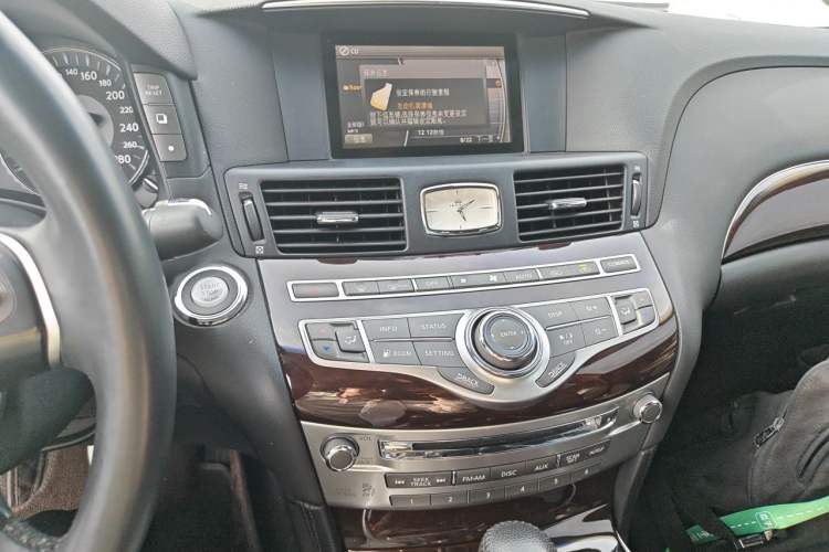 Used Infiniti Q70 2013 Q70L 2.5L Comfort Edition Audio And AC Panel