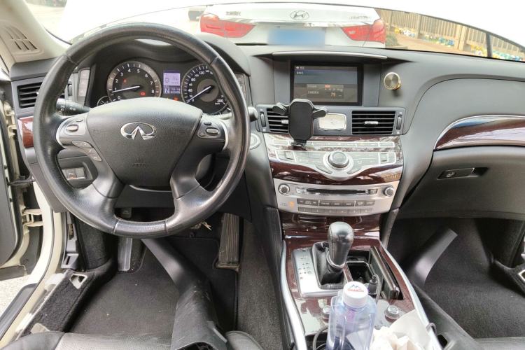 Used Infiniti Q70 2013 Q70L 2.5L Comfort Edition Center Console