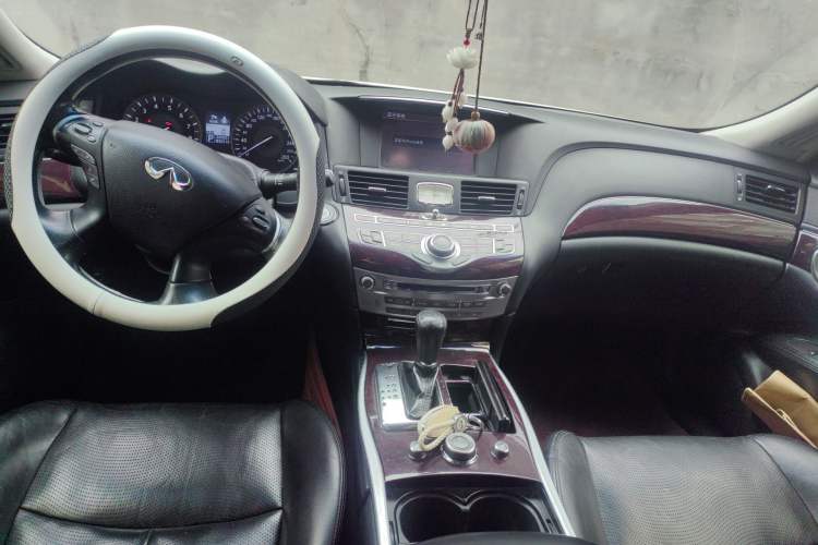 Used Infiniti Q70 2013 Q70L 2.5L Comfort Edition Center Console