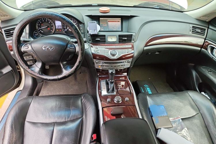 Used Infiniti Q70 2013 Q70L 2.5L Comfort Edition Center Console