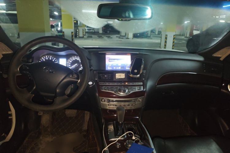 Used Infiniti Q70 2013 Q70L 2.5L Elegance Edition Center Console