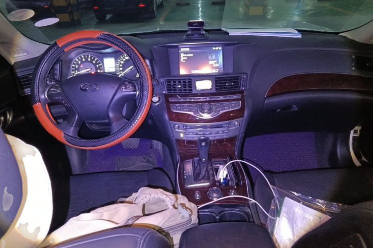 Used Infiniti Q70 2013 Q70L 2.5L Elegance Edition Center Console