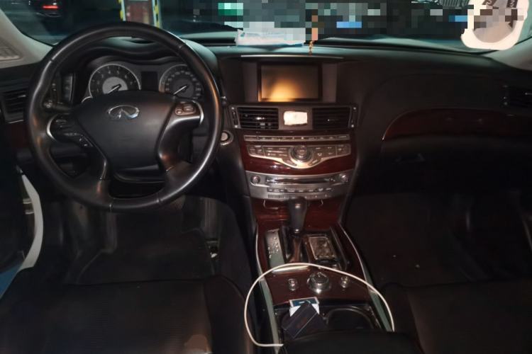 Used Infiniti Q70 2013 Q70L 2.5L Comfort Edition Center Console
