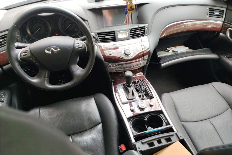 Used Infiniti Q70 2013 Q70L 2.5L Comfort Edition Center Console