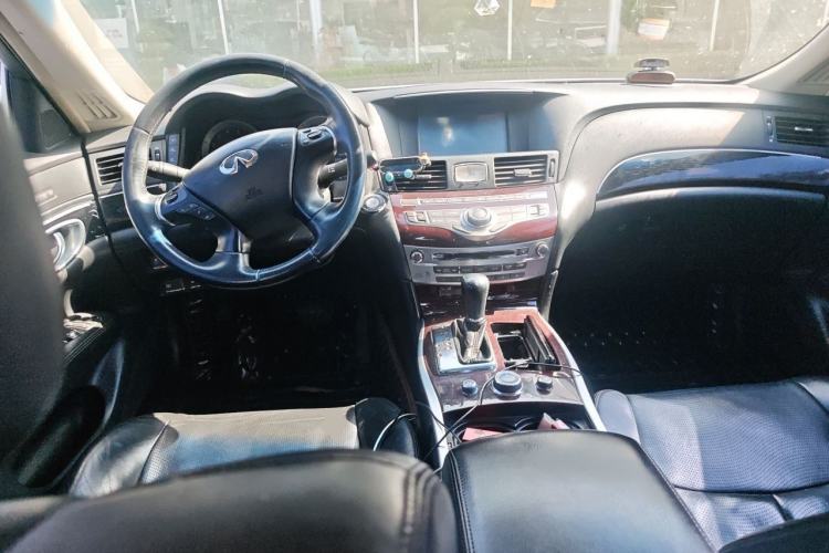 Used Infiniti Q70 2013 Q70L 2.5L Comfort Edition Center Console